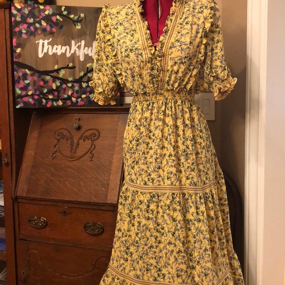 Max Studio Dresses & Skirts - EUC Max Studio Cottage Core floral dress M